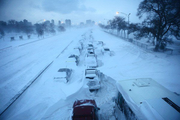 Braving the 2011 Chicago Blizzard on Lake Shore Drive
